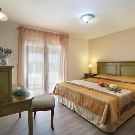 Vryonis By Vintage Travel * Φισκάρδο