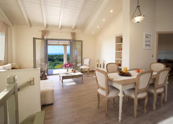 Vryonis By Vintage Travel * Фискардон